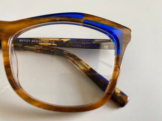 ON BLUE & CARAMELO